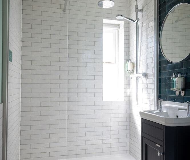 スーペリアールーム, Victoria Hotel By Chef & Brewer Collection