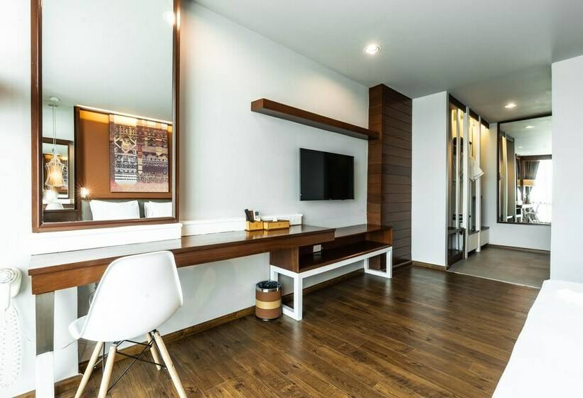 Полулюкс, Grand Hotel Vientiane