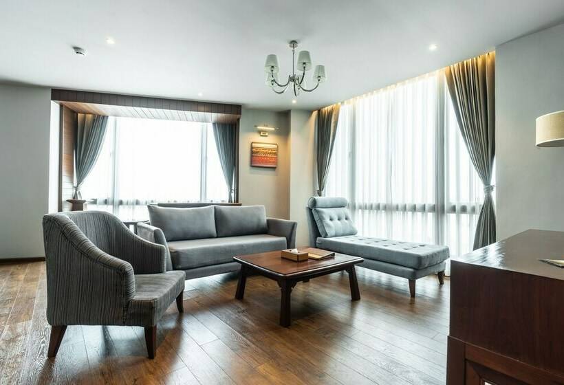 Полулюкс, Grand Hotel Vientiane