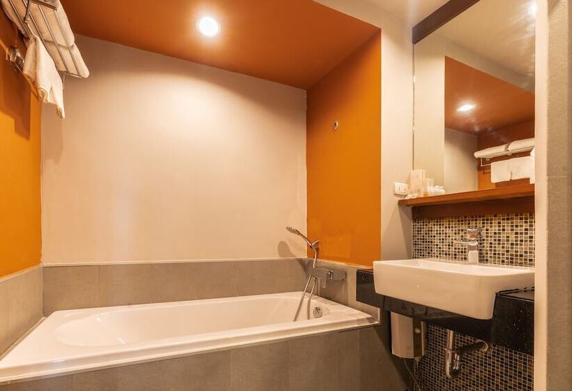 Полулюкс, Grand Hotel Vientiane