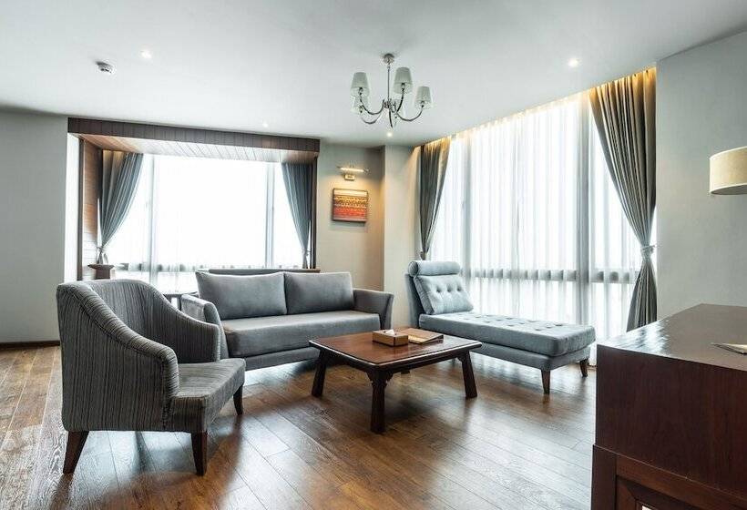 Полулюкс, Grand Hotel Vientiane