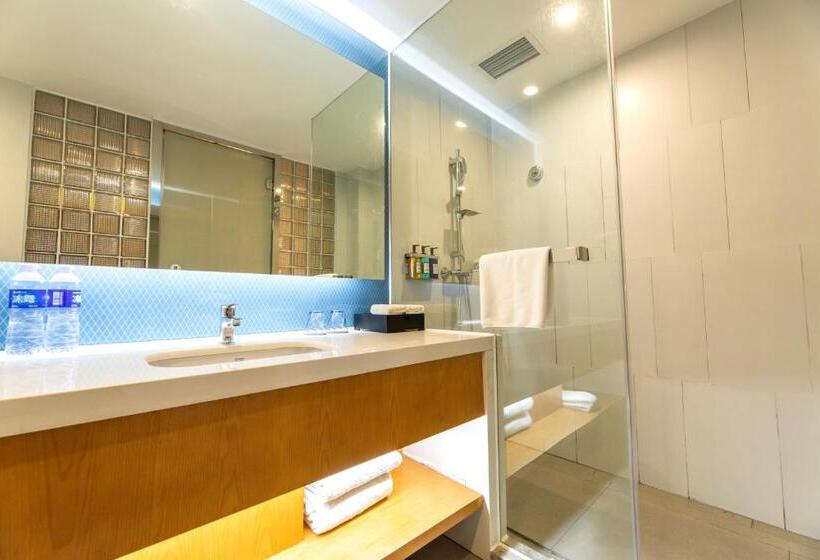 Люкс с Балконом, Holiday Inn Express Daocheng Yading By Ihg
