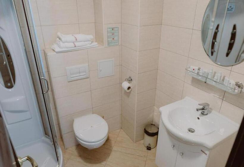 חדר סטנדרט, Podu' Cu Lanturi