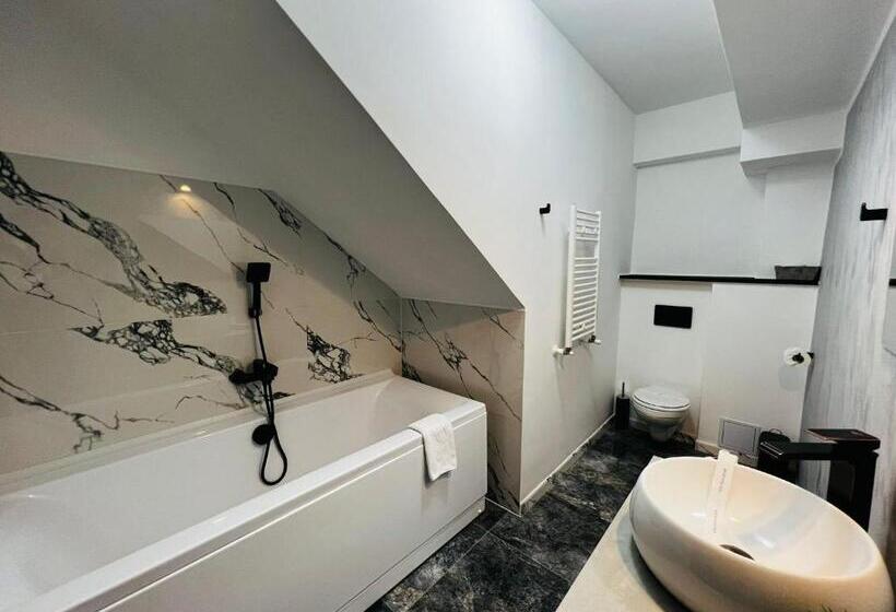 חדר דחוקס עם מיטת קינג, Podu' Cu Lanturi