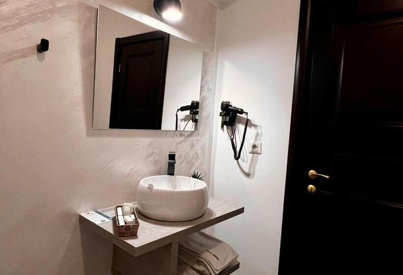 חדר דחוקס עם מיטת קינג, Podu' Cu Lanturi