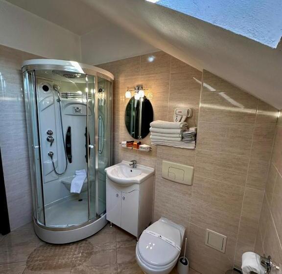 חדר משפחתי, Podu' Cu Lanturi