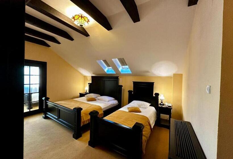 חדר משפחתי דלוקס, Podu' Cu Lanturi