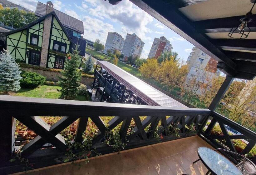 חדר דלוקס, Podu' Cu Lanturi