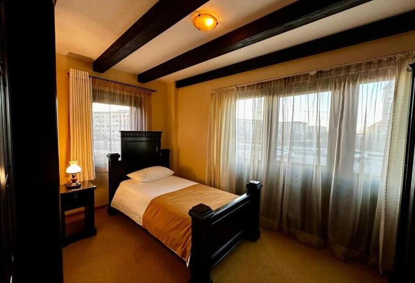 חדר סטנדרט לשלושה, Podu' Cu Lanturi