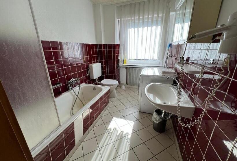 شقة غرفة واحدة, Restaurant Heidrich