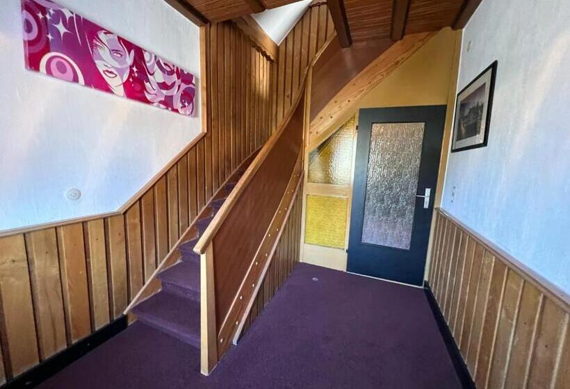 شقة غرفة واحدة, Restaurant Heidrich