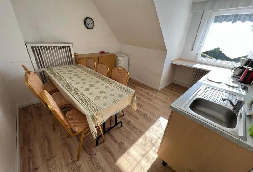 شقة غرفة واحدة, Restaurant Heidrich