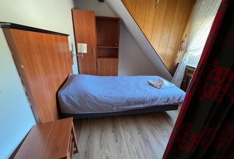 شقة غرفة واحدة, Restaurant Heidrich