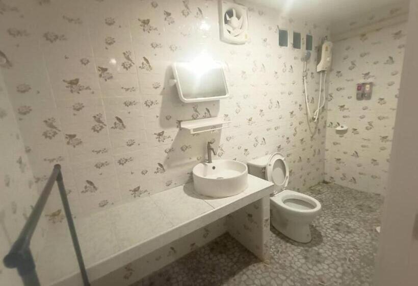 اتاق خانوادگی, Saan Rak Resort