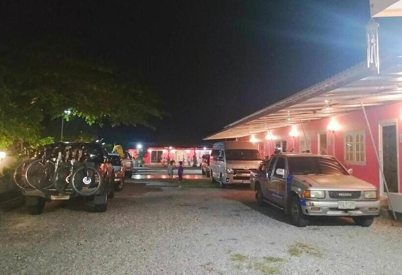 اتاق خانوادگی, Saan Rak Resort
