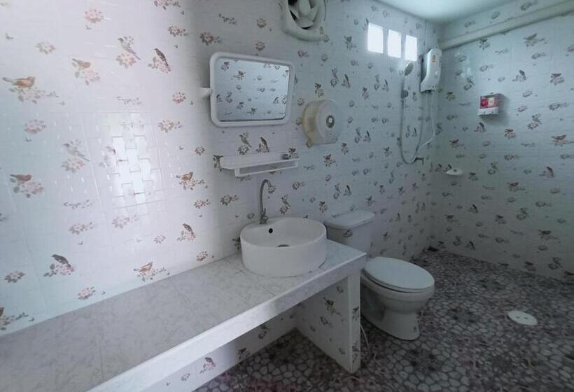 اتاق استاندارد سه نفره, Saan Rak Resort