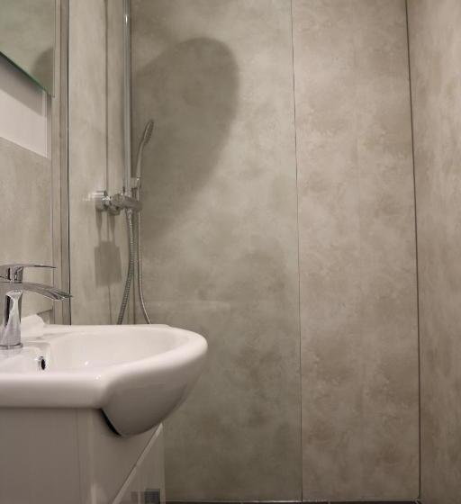 غرفة قياسية مطلّة علي الحديقة, Sweetheart House