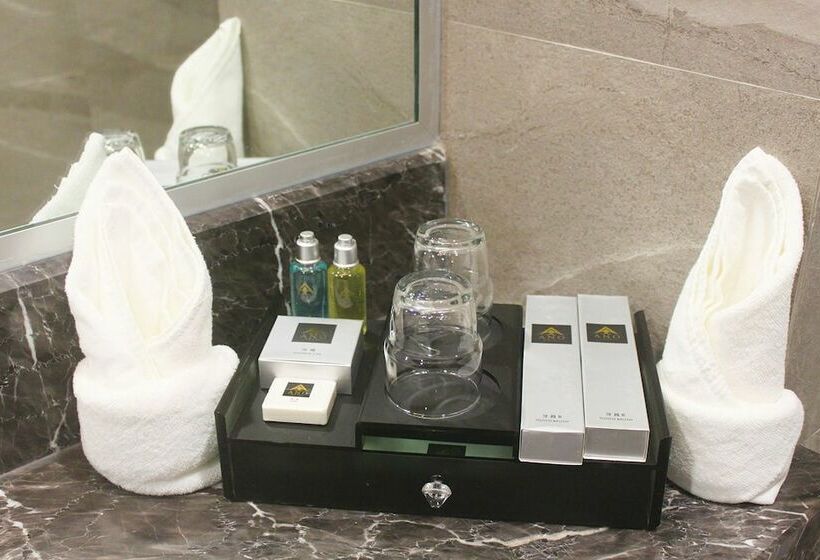 Quarto Estandar, Ano