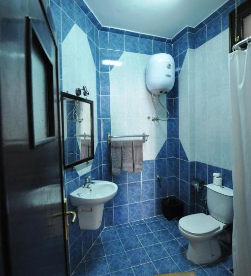 디럭스 트리플 룸, El Nakhil