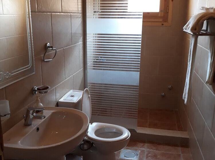 اتاق سوپریور یک تخته, Embrace