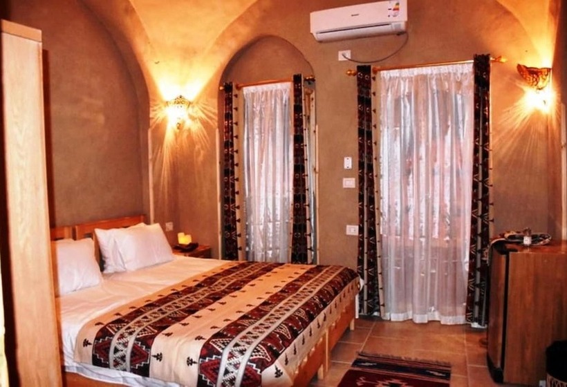 اتاق سوپریور یک تخته, Embrace