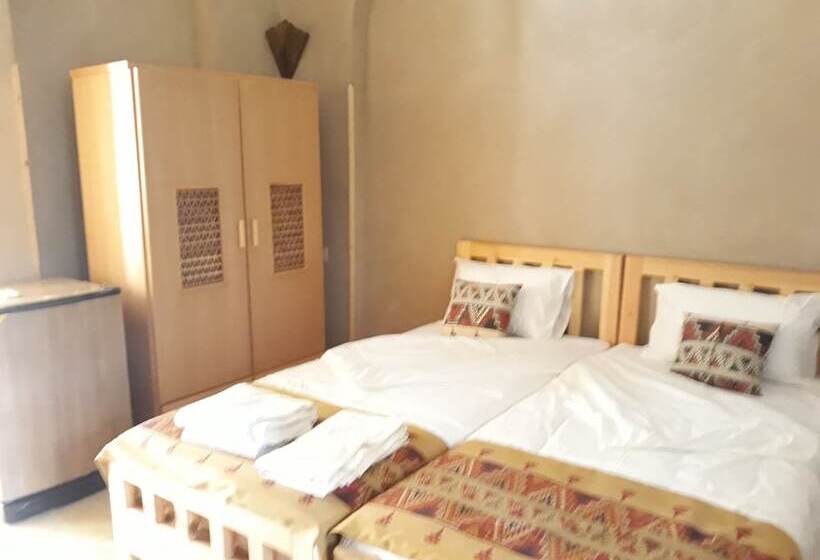 اتاق سوپریور یک تخته, Embrace