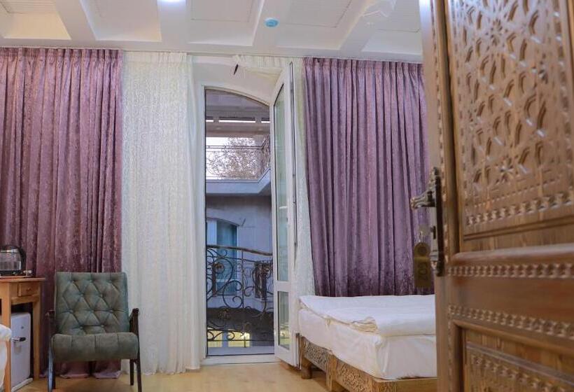 חדר סטנדרט לשלושה עם מרפסת, Prestige Terrace