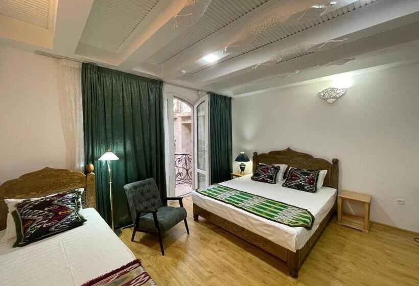 חדר סטנדרט לשלושה עם מרפסת, Prestige Terrace