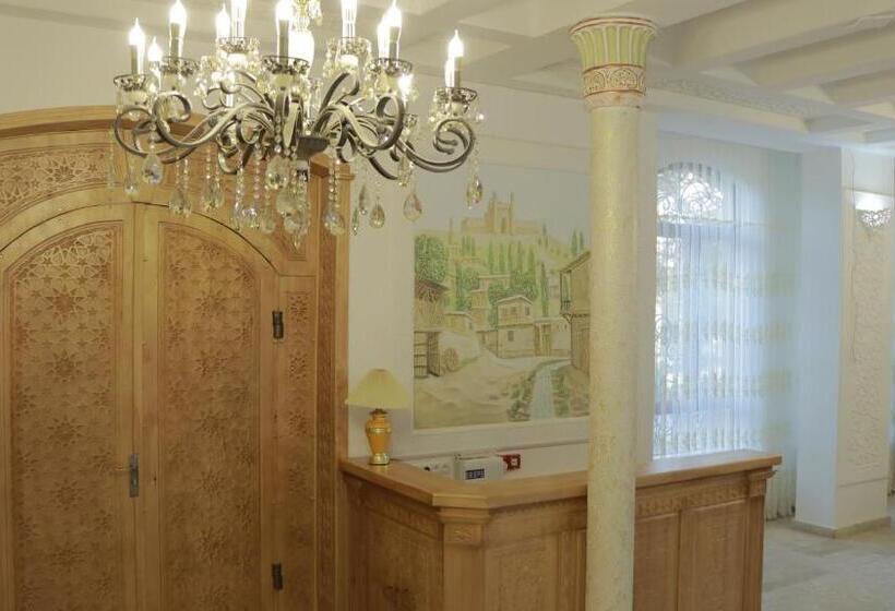 חדר סטנדרט לשלושה עם מרפסת, Prestige Terrace