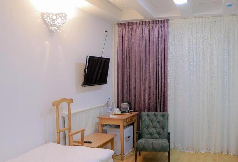 חדר סטנדרט לשלושה, Prestige Terrace