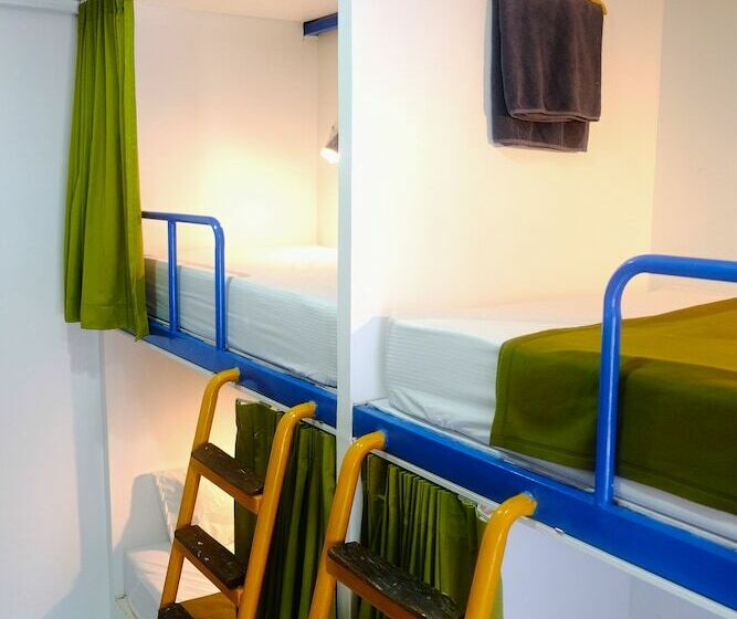 Cama em Quarto Partilhado, Aekkeko Hostel