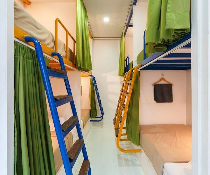 Cama em Quarto Partilhado, Aekkeko Hostel