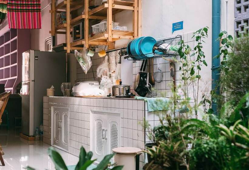 Cama em Quarto Partilhado, Aekkeko Hostel