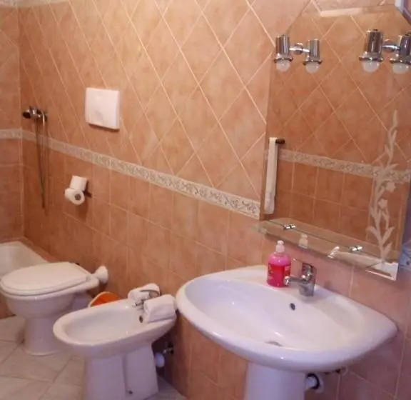 اتاق استاندارد با سرویس بهداشتی مشترک, Hostels Holiday Cape Verde