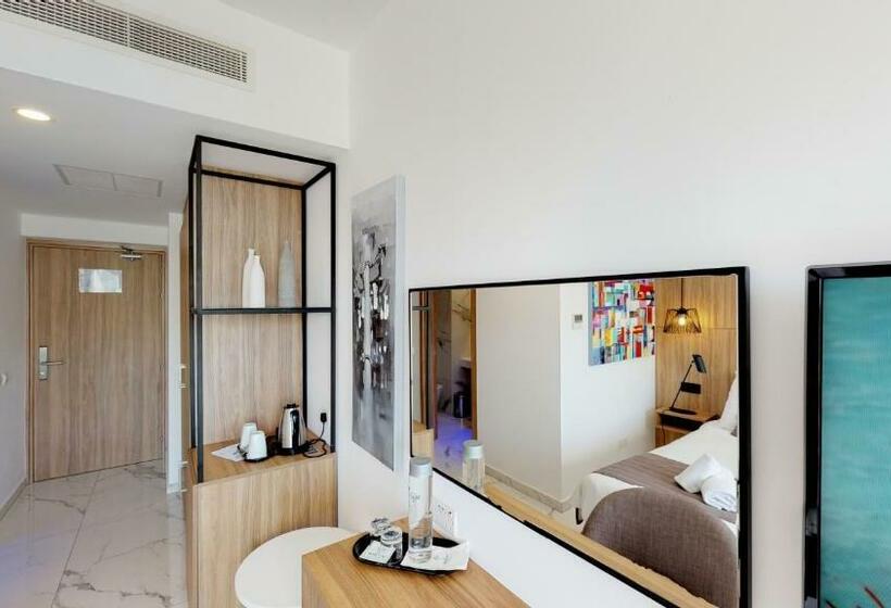 サイドオーシャンビュースタンダードルーム, The Blue Ivy Hotel & Suites