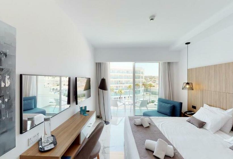 サイドオーシャンビュースタンダードルーム, The Blue Ivy Hotel & Suites