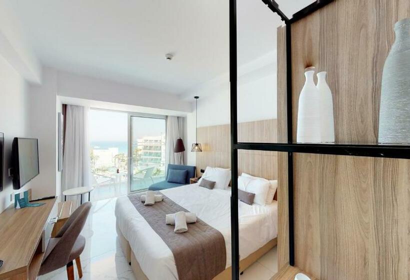 Номер Superior Вид на Море, The Blue Ivy Hotel & Suites