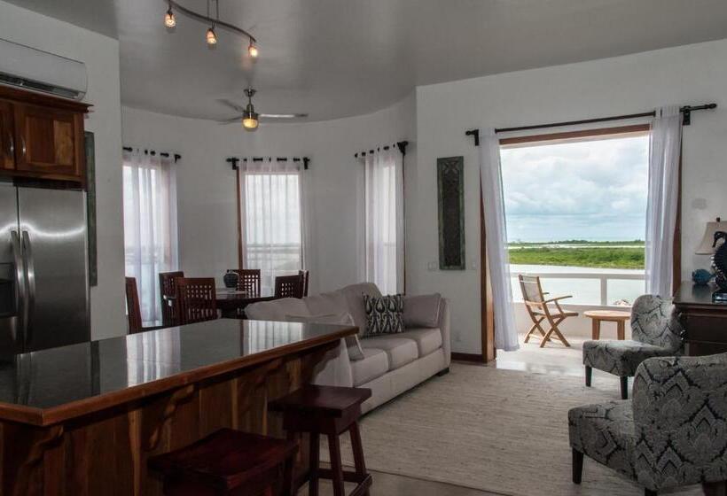 جناح رئاسى, Brahma Blue Resort