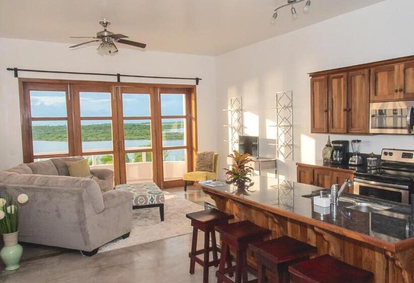 جناح مطل على البحيرة, Brahma Blue Resort