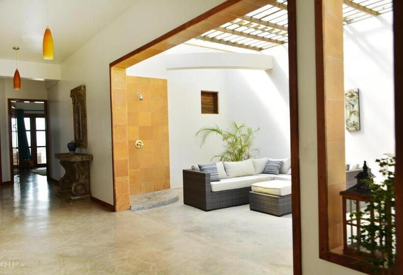 جناح رئاسى, Brahma Blue Resort