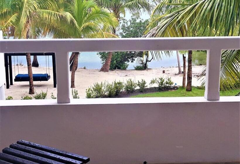 جناح مطل على البحيرة, Brahma Blue Resort