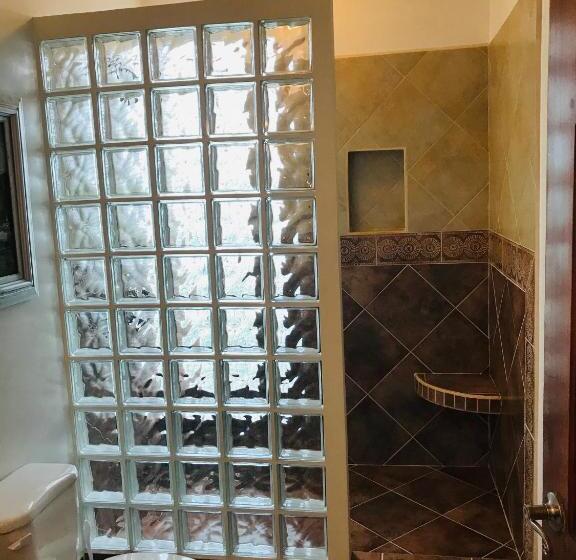 جناح عائلي, Brahma Blue Resort