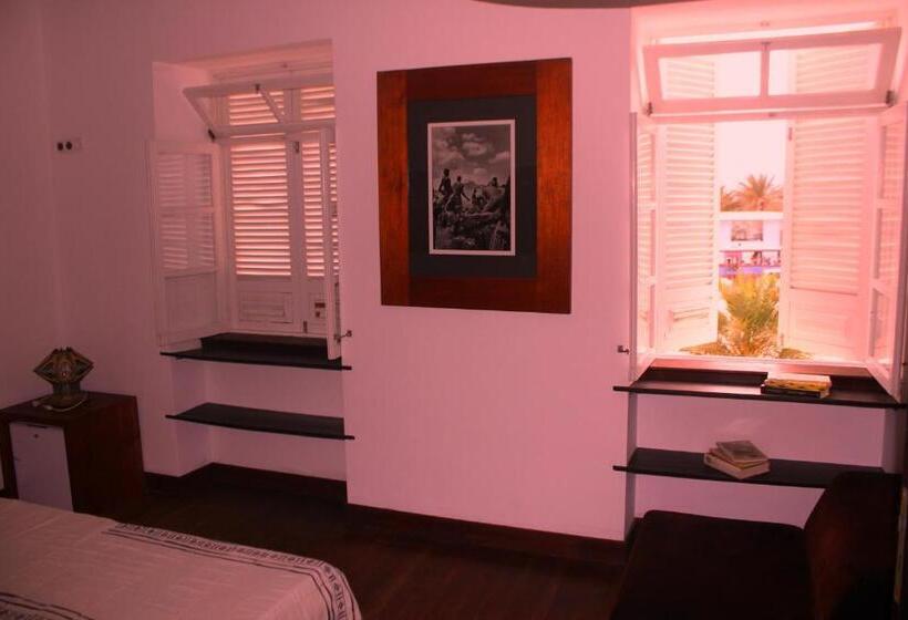 اتاق لوکس با تخت بزرگ, Casa Café Mindelo