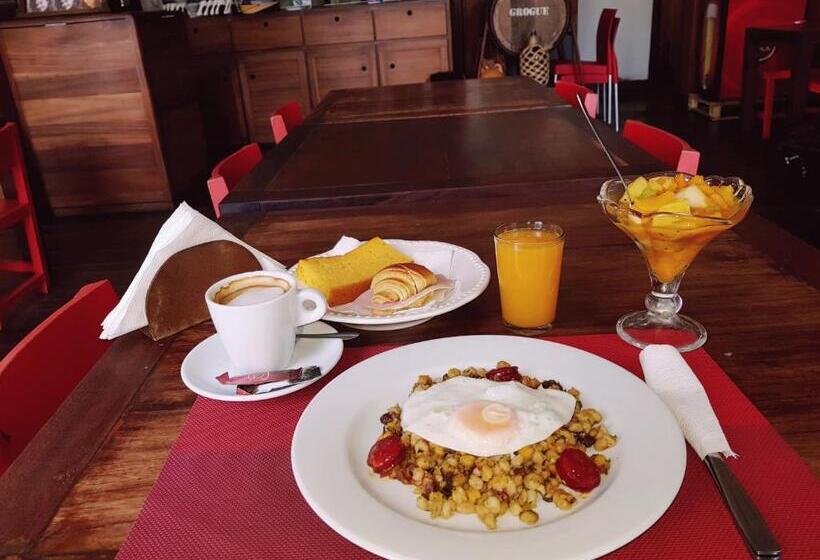 اتاق لوکس با تخت بزرگ, Casa Café Mindelo