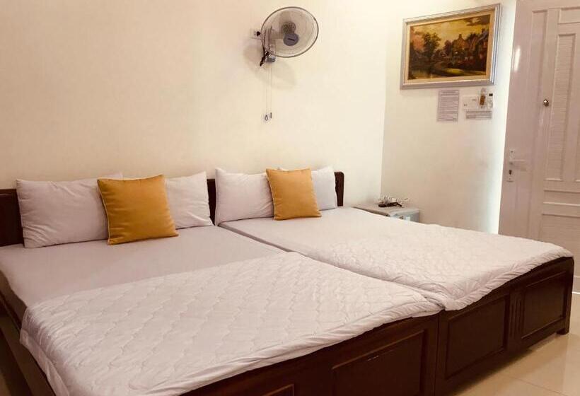 اتاق استاندارد چهارنفره با بالکن, Khách Sạn Thu Thảo