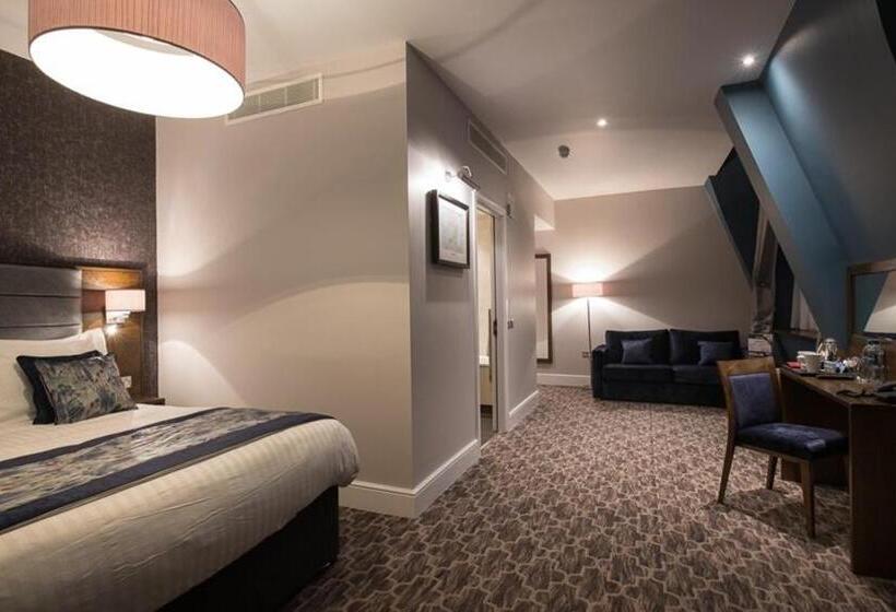 חדר משפחתי, The Troll Cart Wetherspoon