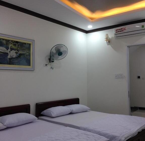 اتاق استاندارد چهارنفره با بالکن, Khách Sạn Thu Thảo