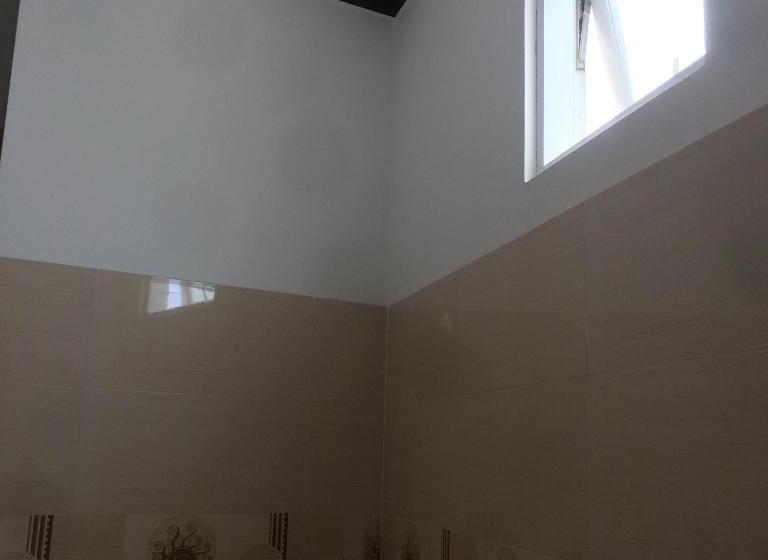 اتاق استاندارد چهارنفره با بالکن, Khách Sạn Thu Thảo