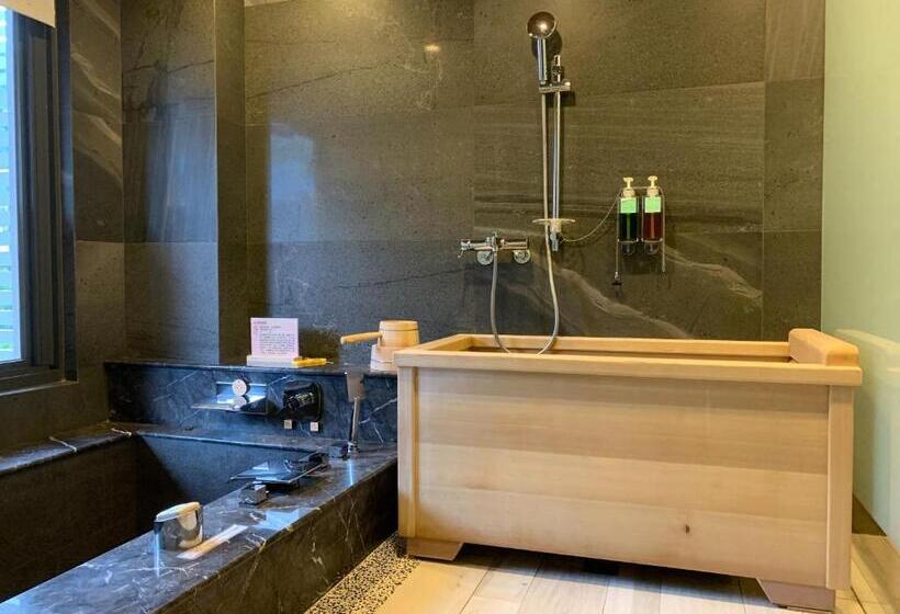 اتاق استاندارد چهارنفره با بالکن, 山月二二villa溫泉墅