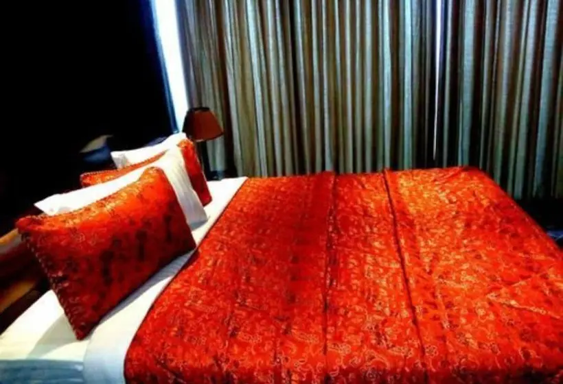 سوییت اجرایی, Bling Hotel International